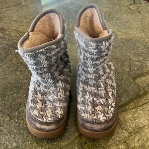 Sanuk Women Nice Bootah. Faux Fur Lining.